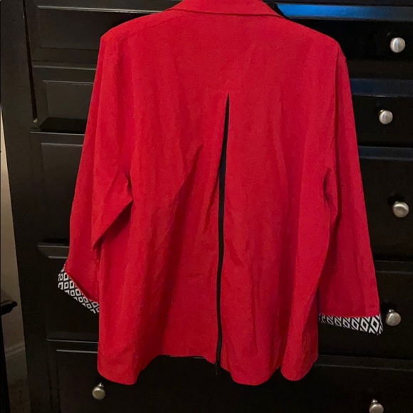 Women’s Jacket - Picture 3 of 10
